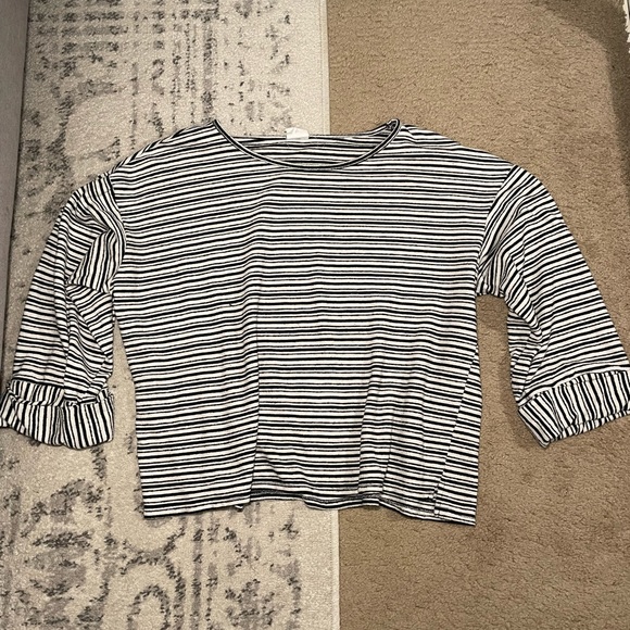 Black and white striped Sweaterlike top - Picture 3 of 11